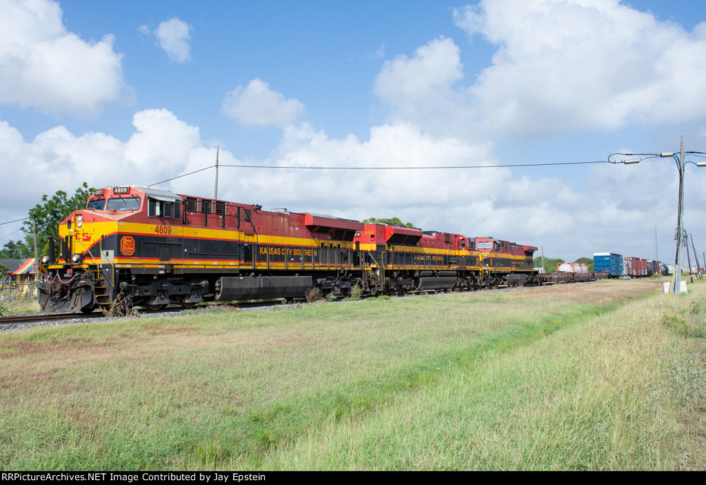KCS 4809 leads a train out of Robstown